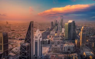 السعودية تدعم المنشآت الصغيرة بتمديد الإعفاء من الرسوم المالية