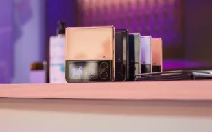 سامسونج تعتزم إطلاق أول هاتف بـ 3 شاشات قابلة للطي هذا العام!