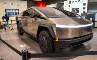 صدأ وتآكل.. تسريبات تؤكد عيوبا في شاحنة "Cybertruck"