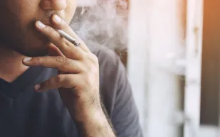 دراسة تربط بين التدخين وزيادة دهون البطن