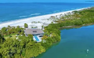 طرح عقار فاخر مُطل على البحر للبيع مقابل 37.5 مليون دولار