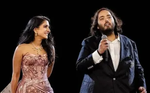 ما سر الزيادة المفاجئة في وزن "عريس القرن" أنانت أمباني؟