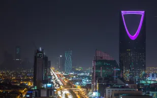 لعدالة أسرع وشفافية أكبر.. عقود نموذجية جديدة لقطاع المقاولات في السعودية