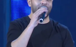 "تامر عاشور في المركز الأول".. منصة "بيلبورد" تكشف عن الأغاني الأكثر استماعًا