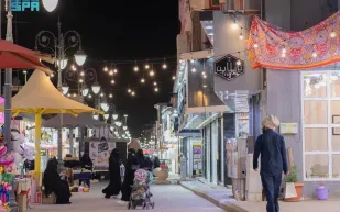 الحدود الشمالية للمملكة تجذب الزوار للاستمتاع بأجواء الربيع مع الليالي الرمضانية