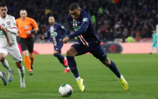 جدل حاد في غرف ملابس ريال مدريد.. من الأفضل "هالاند" أم "مبابي"؟