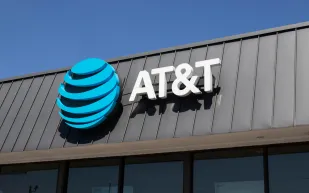 "AT&T" تكشف عن تسريب بيانات 7.6 مليون مستخدم على الشبكة المظلمة