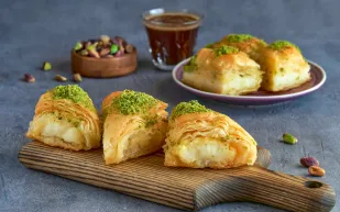 خبراء التغذية يحذرون من إفطار الصائمين على حلويات رمضان 