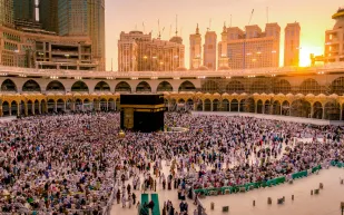 السياحة تشدد على تفعيل خطط الطوارئ للحفاظ على سلامة المعتمرين 