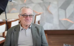  روبرت دي نيرو يفتتح سلسلة مطاعم في هذه الدولة العربية (فيديو)