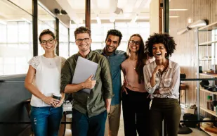 دراسة أمريكية: الإنسان عرف المزاح قبل 13 مليون عام