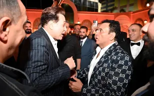 سعرها 2400 دولار.. محمد فؤاد يتألق بسترة من "Gucci" في حفل زفاف ابنه