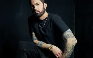 بيع ورقة حملها المغني إيمينيم بـ 10 آلاف دولار 