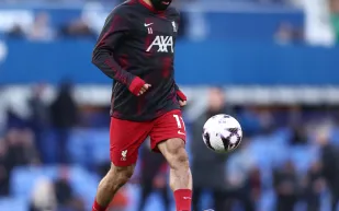 محمد صلاح يرفض الاحتفال بهدفيه في مرمى إيفرتون (فيديو)