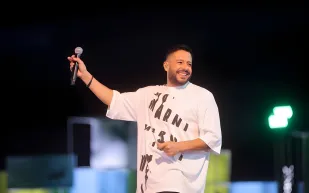 محمد حماقي في 3 علامات تجارية.. من الكاجوال إلى الأناقة