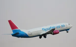 مسلسل حوادث بوينغ مستمر.. هبوط اضطراري لطائرة بعد انفصال عجلتها (فيديو)