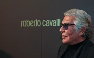 وداعًا ملك الجينز.. روبيرتو كافالي رحل تاركًا إرثًا من الأناقة