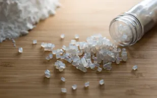 ثورة في عالم البلاستيك.. ابتكار بلاستيك نباتي غير مسرطن يتحلل خلال 200 يوم