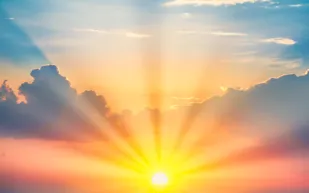 دراسة تكشف عن تأثير الشمس على الرغبة الجنسية