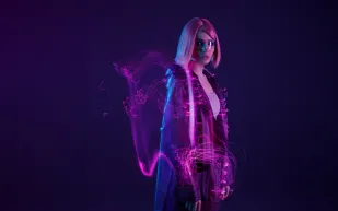 عارضة أزياء حقيقية تُدير توأمًا افتراضيًا من الذكاء الاصطناعي.. ثورة في عالم الموضة أم تهديد للوظائف؟