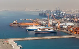 "موانئ السعودية" توقع اتفاقية شراكة مع "سار" لتعزيز الربط بين النقل البحري والسكك الحديدية