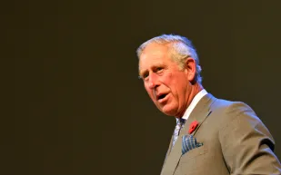 تشارلز الثالث يعترف بندمه على تربية أبنائه بنمط الأميرة ديانا: "أحسنت ديانا لكنني أخطأت"