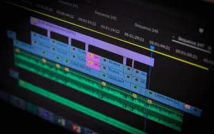 Adobe تعزّز Premiere Pro بقدرات الذكاء الاصطناعي