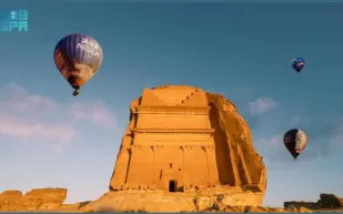 إطلاق أكبر مجموعة مناطيد الهواء الساخن في العالم بتصاميم مستوحاة من العُلا