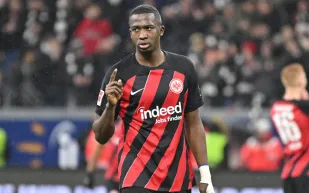 تقرير: ليفربول يسعى لضم موهبة آينتراخت فرانكفورت الألماني