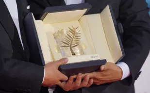 إدارة "فيلم العُلا" تتوج بجائزتين عالميتين في مهرجان كان السينمائي (فيديو)