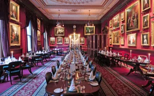 لأول مرة منذ 193 عامًا.. نادي "جاريك" التاريخي للرجال يسمح بانضمام النساء