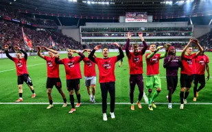 بعد 59 عامًا.. باير ليفركوزن يكسر رقمًا تاريخيًّا في عالم كرة القدم