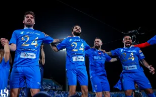 الهلال يتوج بطلاً للدوري السعودي 2023-2024 برباعية في الحزم (فيديو)