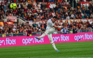 الهلال يرغب في ضم بن ناصر من ميلان