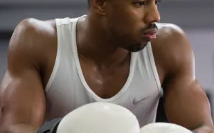 بعد سنوات من التحديات البدنية.. مايكل بي جوردان يكشف عن روتين تمارينه