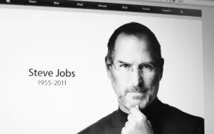 بدلة وربطة عنق لـ"ستيف غوبز" للبيع في مزاد