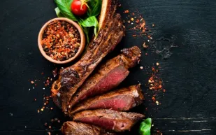 دراسة تؤكد: الرجال يفضلون تناول اللحوم أكثر من النساء