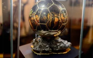 لهذه الأسباب.. تأجيل المزاد على الكرة الذهبية الخاصة بمارادونا