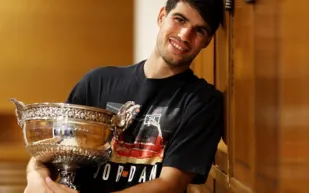 تحفة فنية على معصم البطل: ساعة كارلوس الكاراز تخطف الأضواء في رولان جاروس