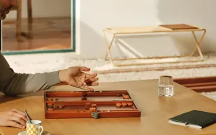 عامرٌ بالفخامة: هدايا موسم الصيف من Bottega Veneta و Hermes