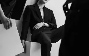 مستوحاة من البيتلز.. "جيمين" يتصدر التريند العالمي بأغنيه جديدة (فيديو)