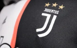 ملياردير مصري يشتري حصة في نادي يوفينتوس الإيطالي