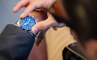 بقيمة  300 ألف يورو.. لاعب توتنهام  يتعرض لسرقة ساعته الفاخرة في هجوم مسلح