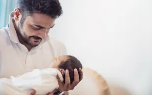 الأبوة تغير دماغ الرجل.. وهذا ما يحدث له