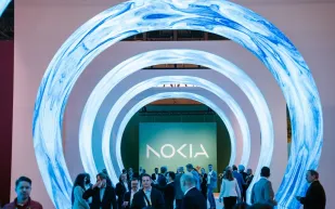 نوكيا تحدث ثورة في عالم الاتصالات بأول مكالمة هاتفية بتقنية الصوت ثلاثي الأبعاد