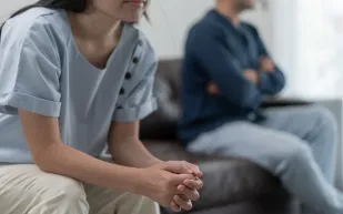 رجل يرفع دعوى بـ5 ملايين دولار ضد "أبل" لتسببها في اكتشاف زوجته خيانته