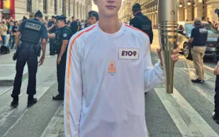 جين عضو BTS يُشعل حماس "BTS Army" بحمل شعلة أولمبياد باريس (فيديو)