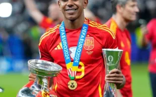 صمد 66 عامًا: لامين يامال يحطم رقمًا قياسيًا للأسطورة بيليه