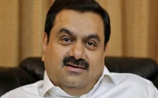 من حيّ فقير إلى مدينة نموذجية: خطة الملياردير الهندي غوتام أداني لإحياء أفقر أحياء آسيا