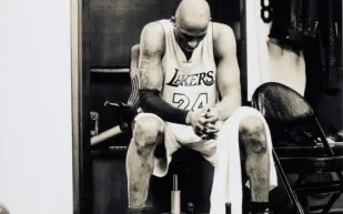 خزانة "كوبي براينت" للبيع في مزاد مقابل 1.5 مليون دولار